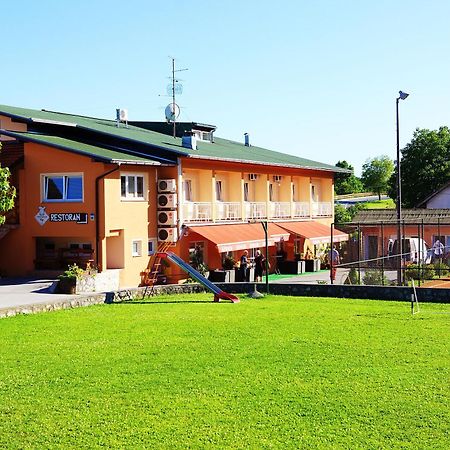 Bed And Breakfast Restaurant Dp Donji Zvecaj Εξωτερικό φωτογραφία