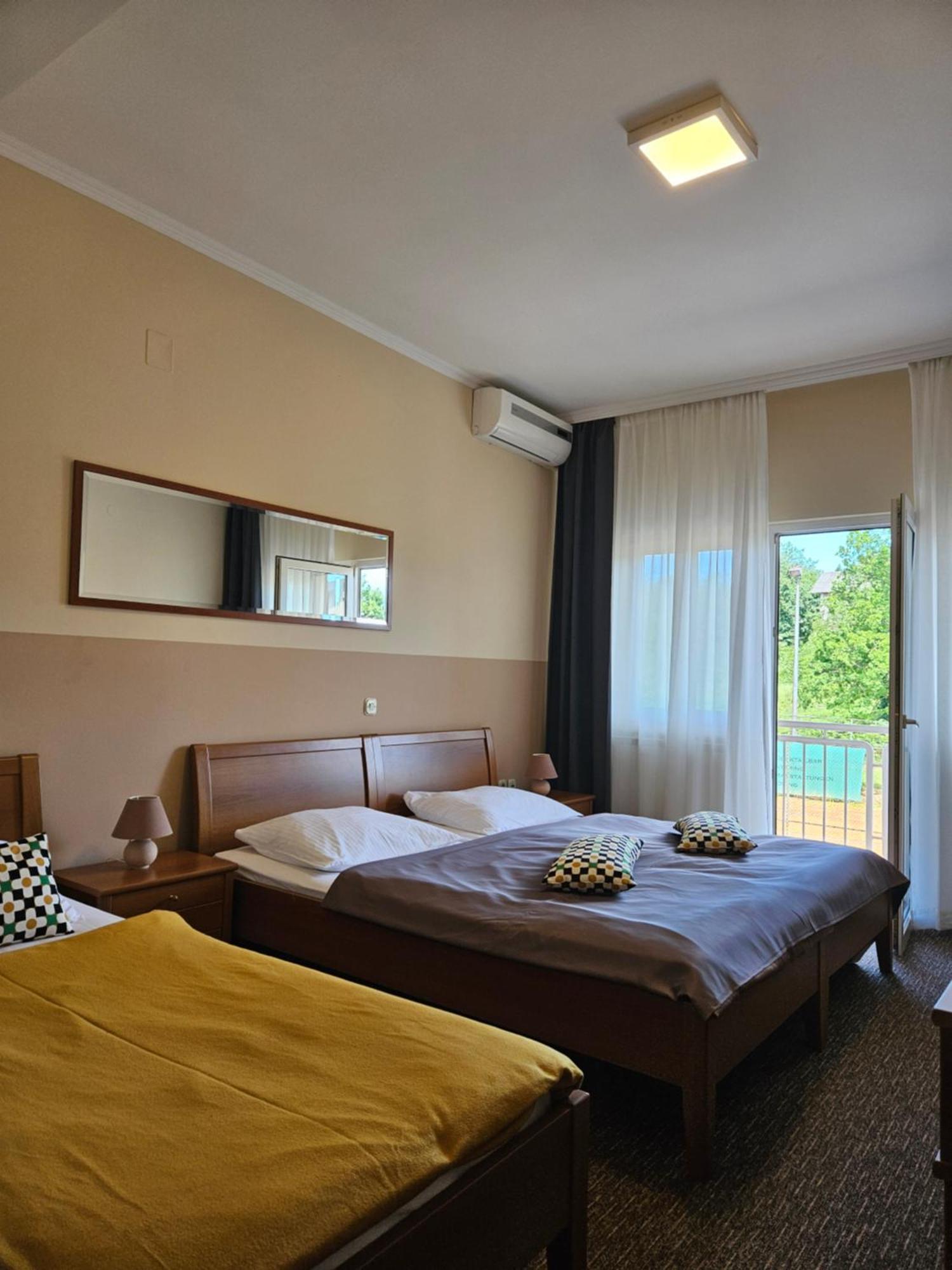 Bed And Breakfast Restaurant Dp Donji Zvecaj Εξωτερικό φωτογραφία